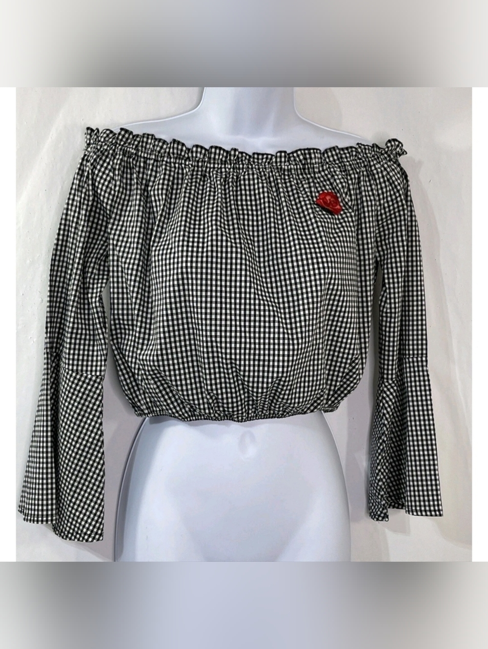 Ambiance Women’s Sz M White/Black Plaid Off Shoulder Elastic hem Blouse.